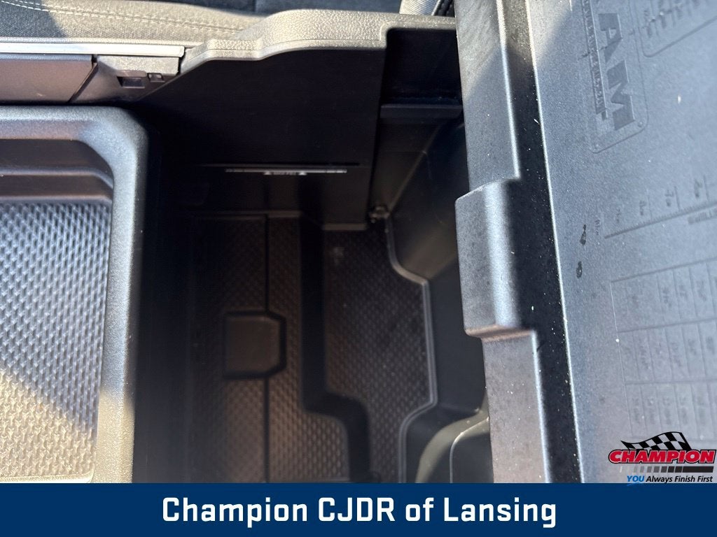 2020 RAM 1500 Big Horn Crew Cab 4x4 5'7' Box